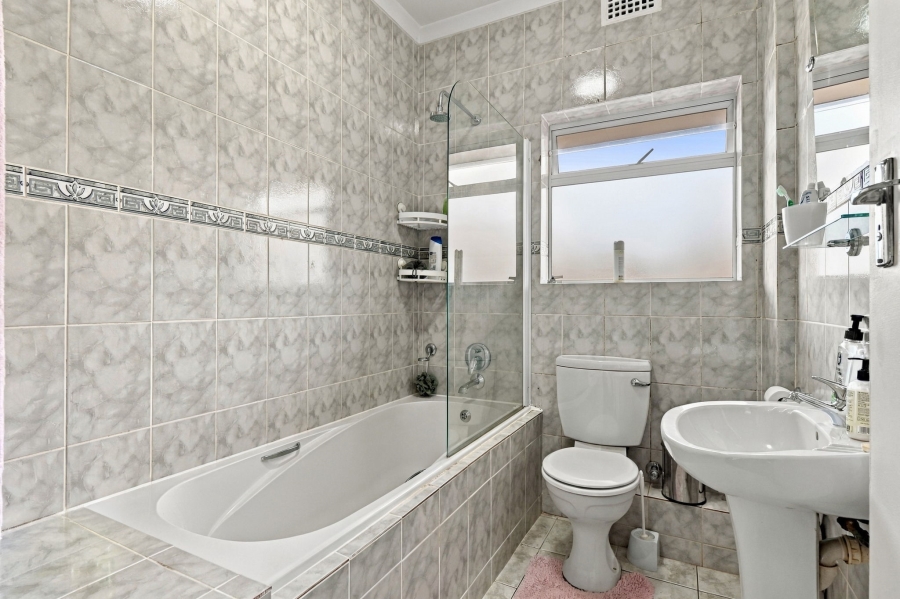2 Bedroom Property for Sale in Kenilworth Western Cape